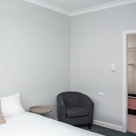 Five Island Hotel Cringila Екстер'єр фото