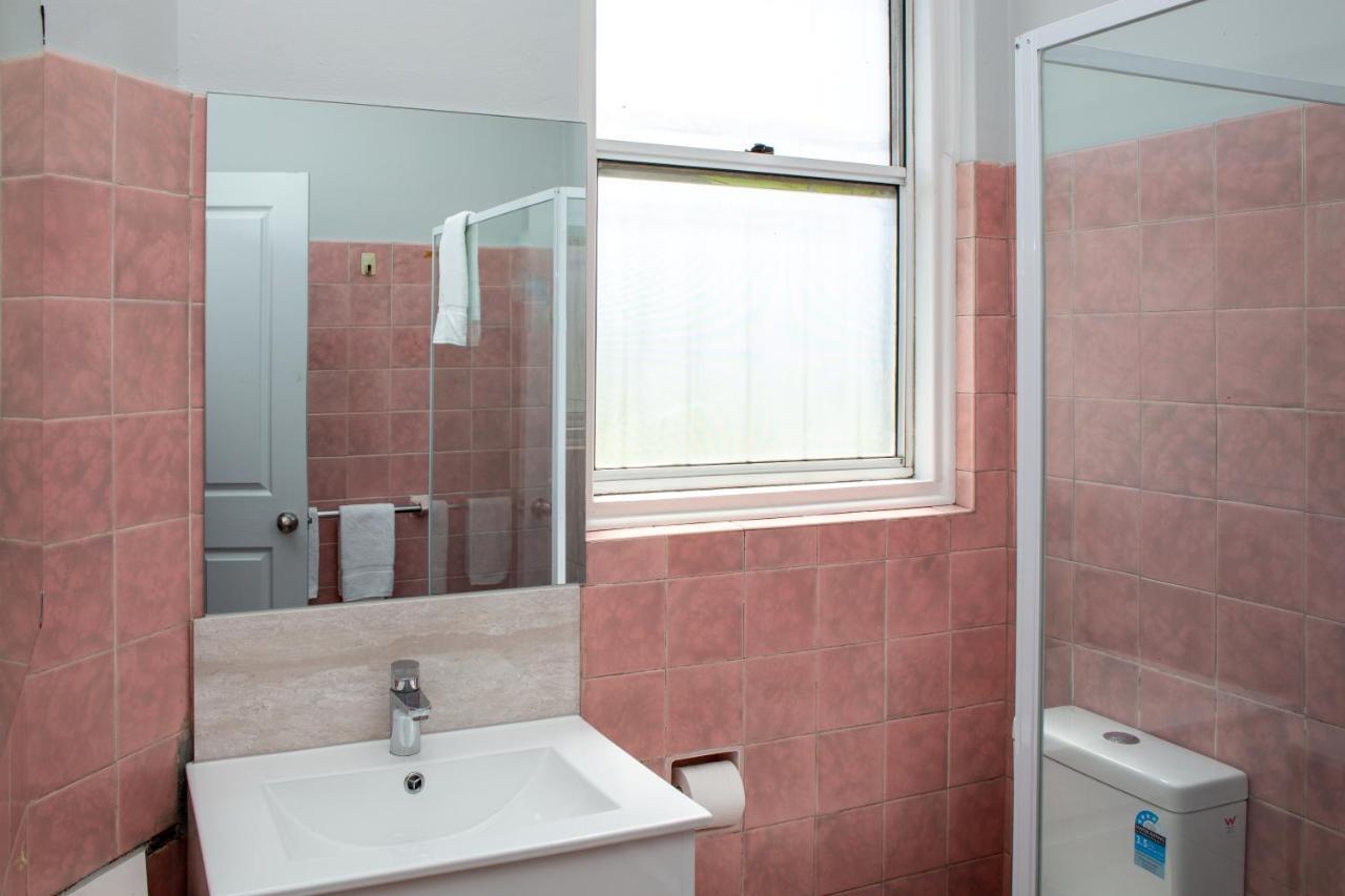 Five Island Hotel Cringila Екстер'єр фото