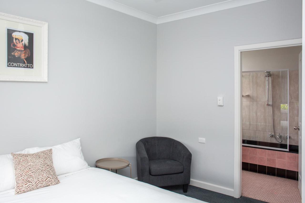 Five Island Hotel Cringila Екстер'єр фото