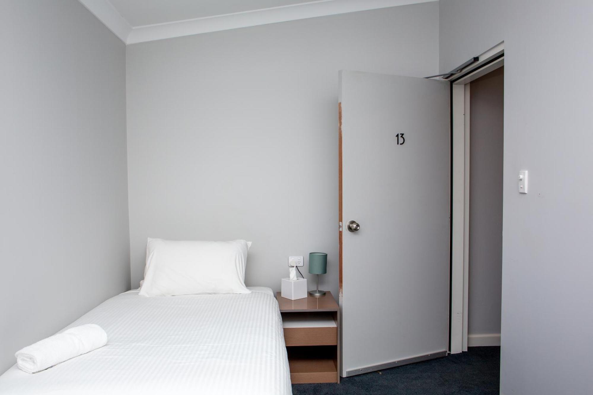 Five Island Hotel Cringila Номер фото